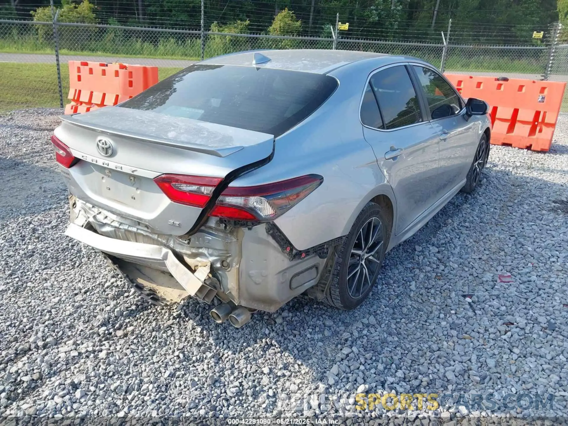 4 fotografías del automóvil dañado 4T1G11AK2MU556919 TOYOTA CAMRY 2021