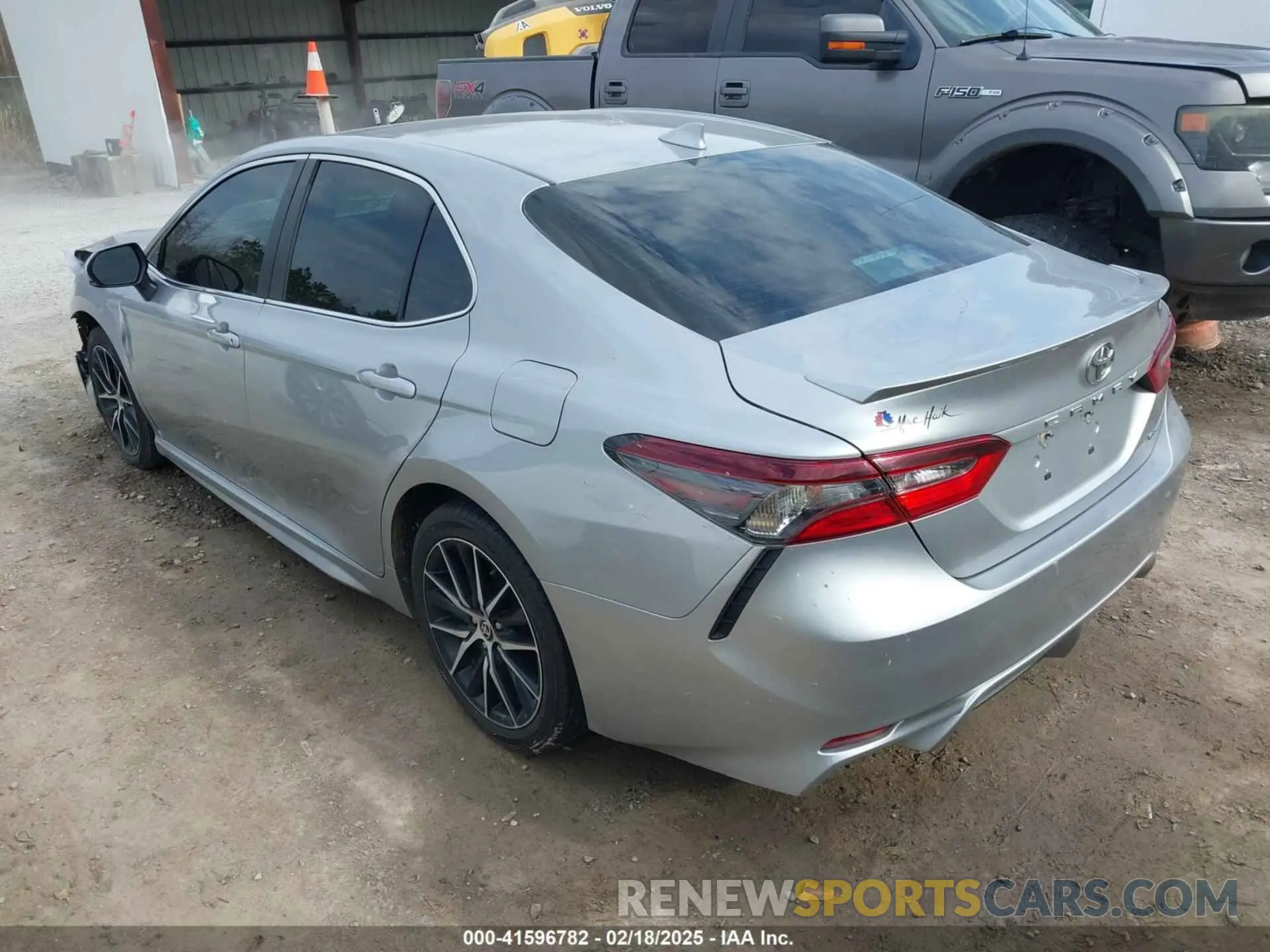 3 fotografías del automóvil dañado 4T1G11AK2MU559612 TOYOTA CAMRY 2021