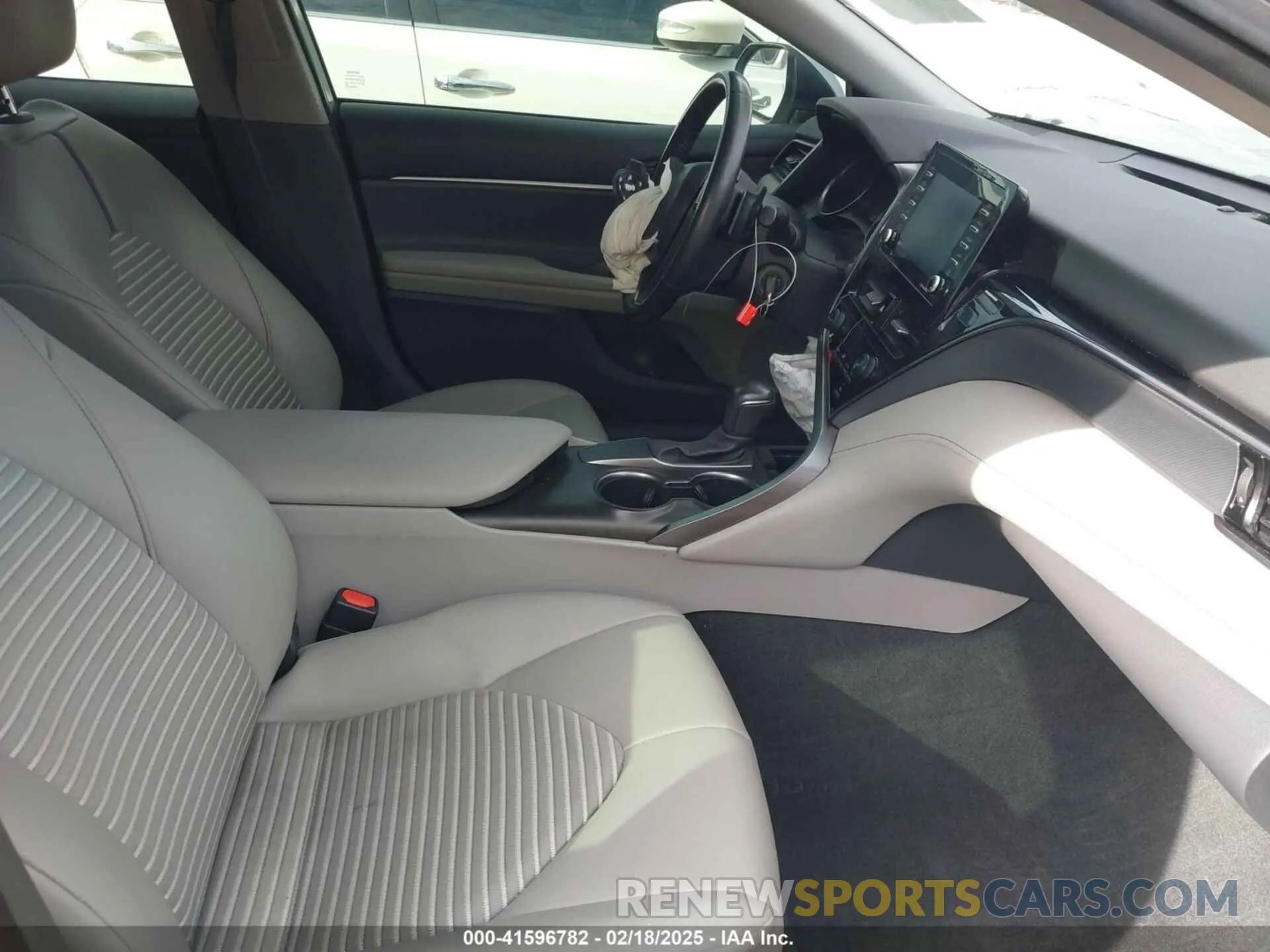 5 fotografías del automóvil dañado 4T1G11AK2MU559612 TOYOTA CAMRY 2021