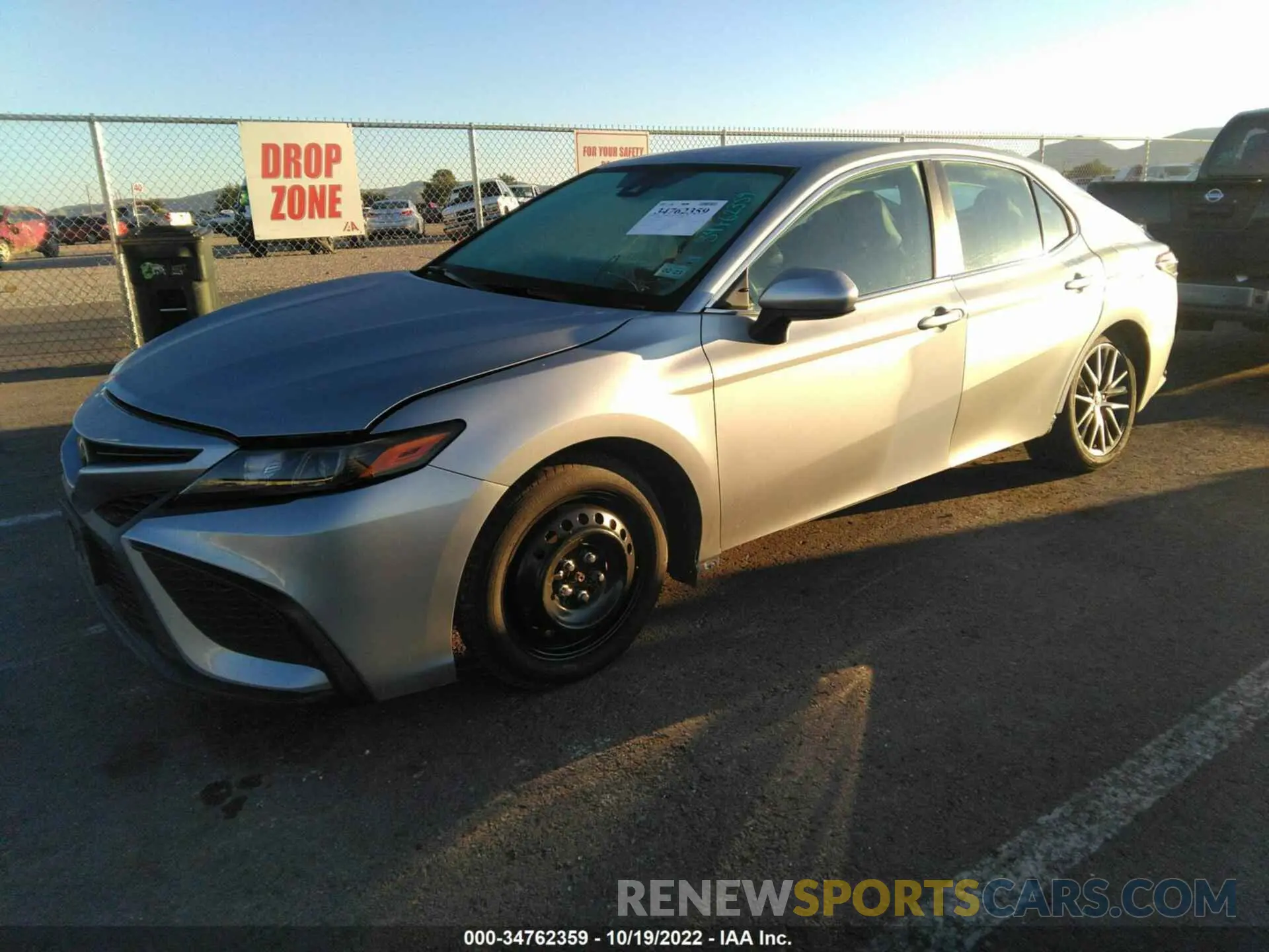 2 fotografías del automóvil dañado 4T1G11AK2MU560890 TOYOTA CAMRY 2021