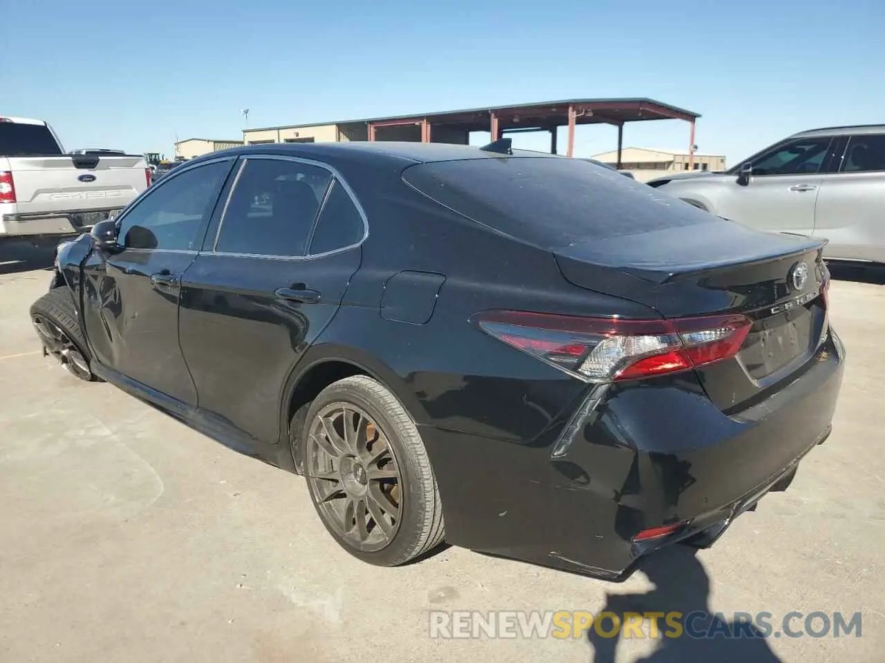 2 fotografías del automóvil dañado 4T1G11AK2MU574952 TOYOTA CAMRY 2021