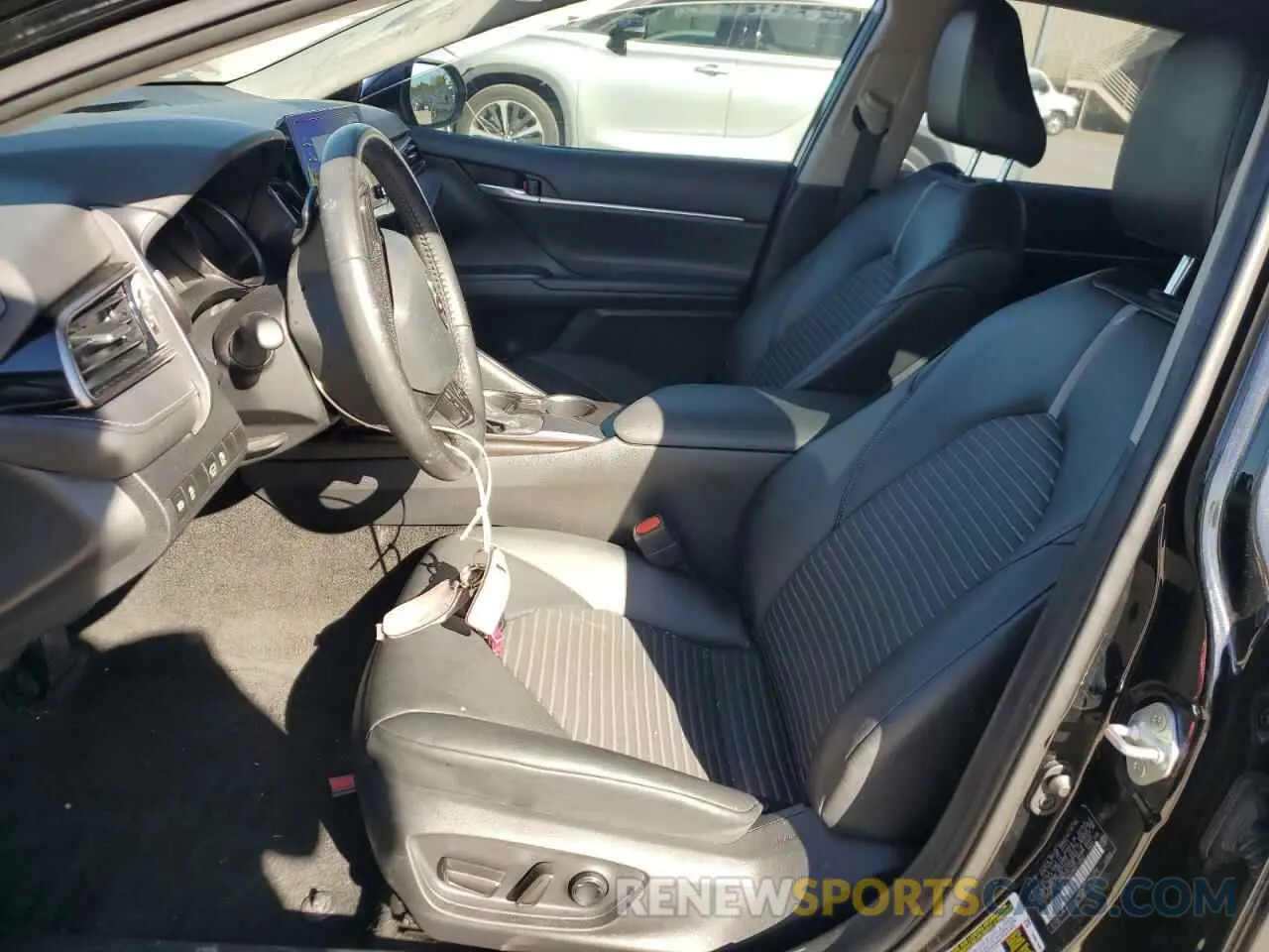 7 fotografías del automóvil dañado 4T1G11AK2MU574952 TOYOTA CAMRY 2021