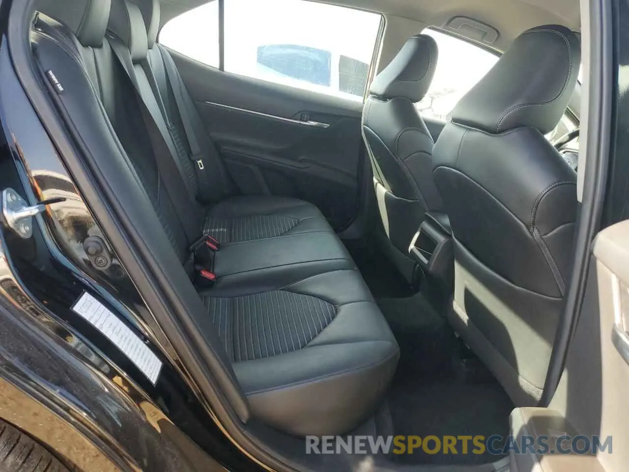 10 fotografías del automóvil dañado 4T1G11AK2MU592660 TOYOTA CAMRY 2021
