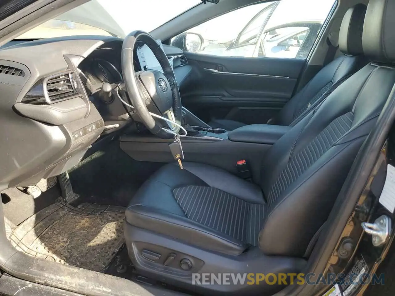 7 fotografías del automóvil dañado 4T1G11AK2MU592660 TOYOTA CAMRY 2021