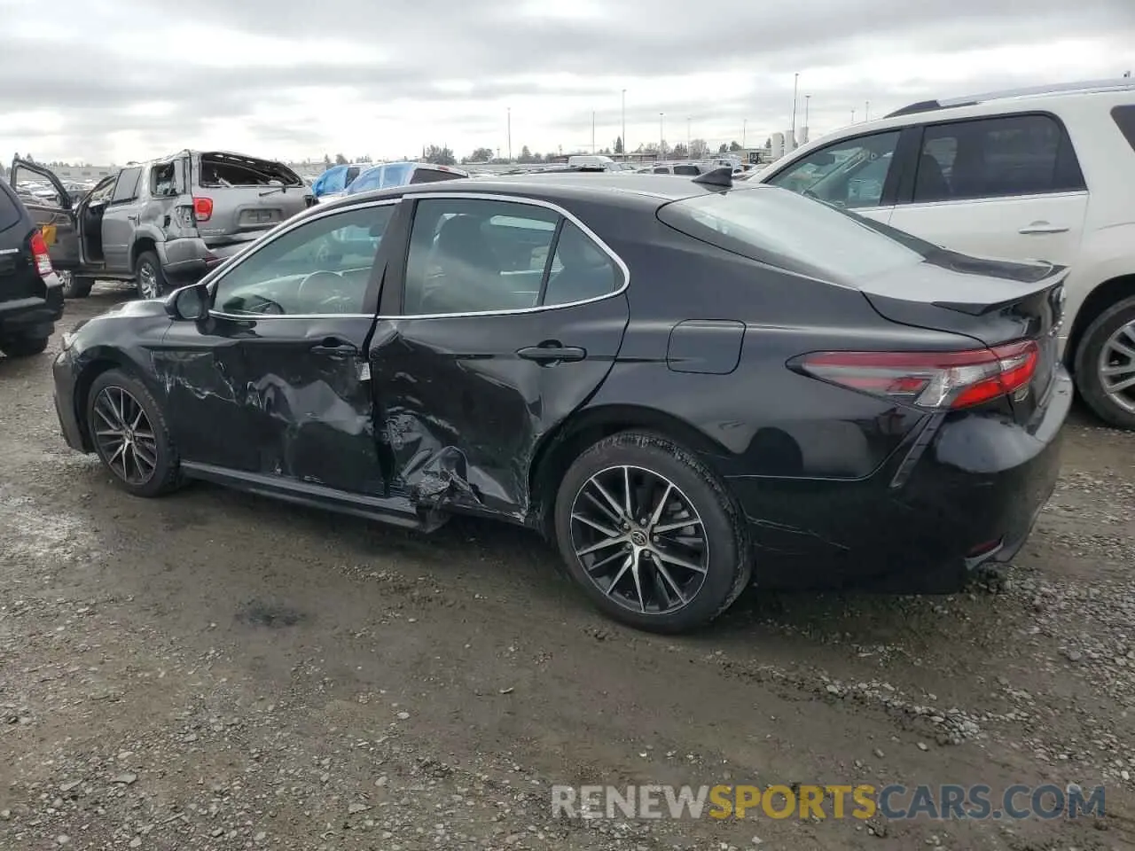 2 fotografías del automóvil dañado 4T1G11AK2MU610171 TOYOTA CAMRY 2021