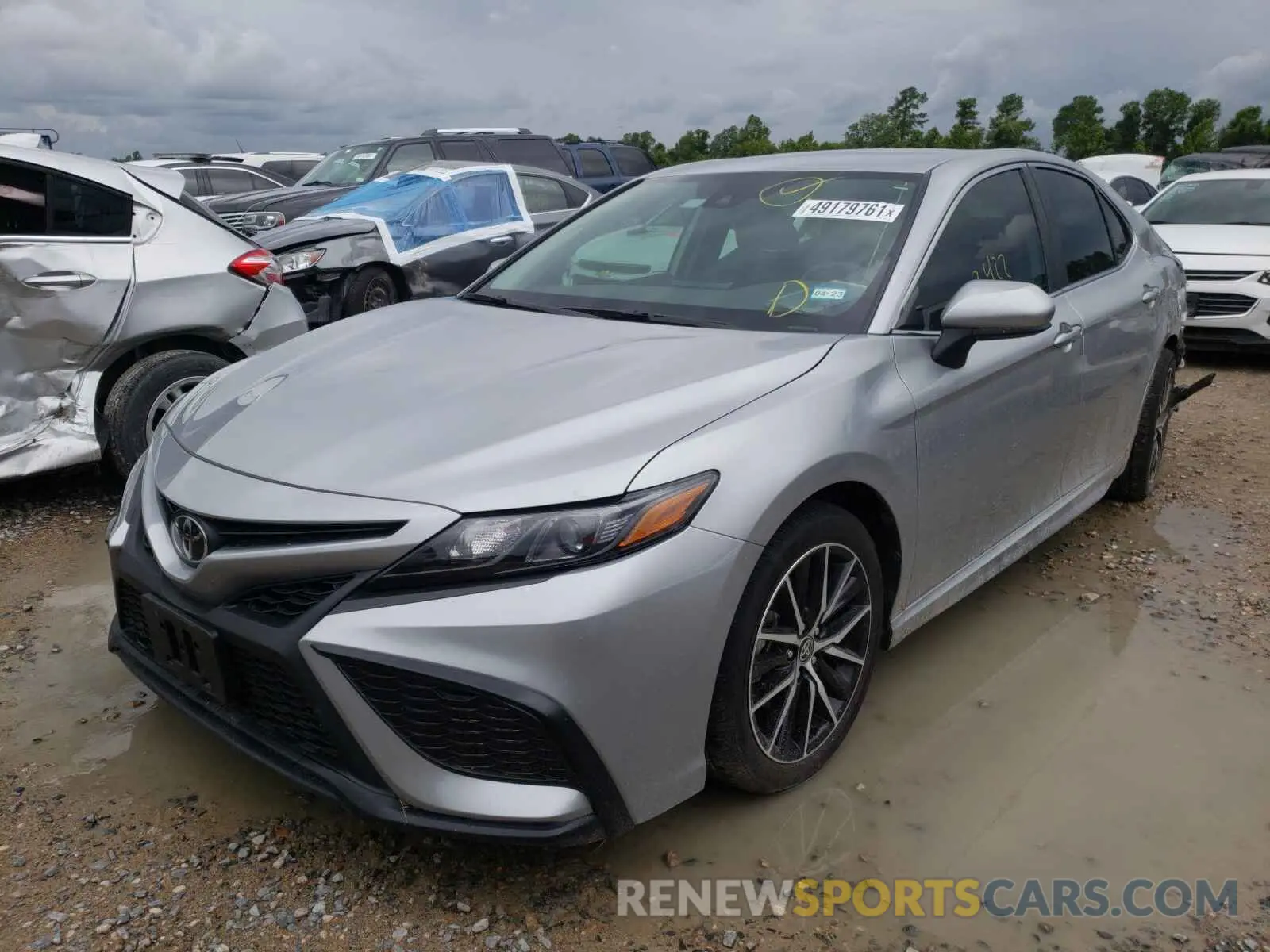 2 fotografías del automóvil dañado 4T1G11AK3MU405622 TOYOTA CAMRY 2021