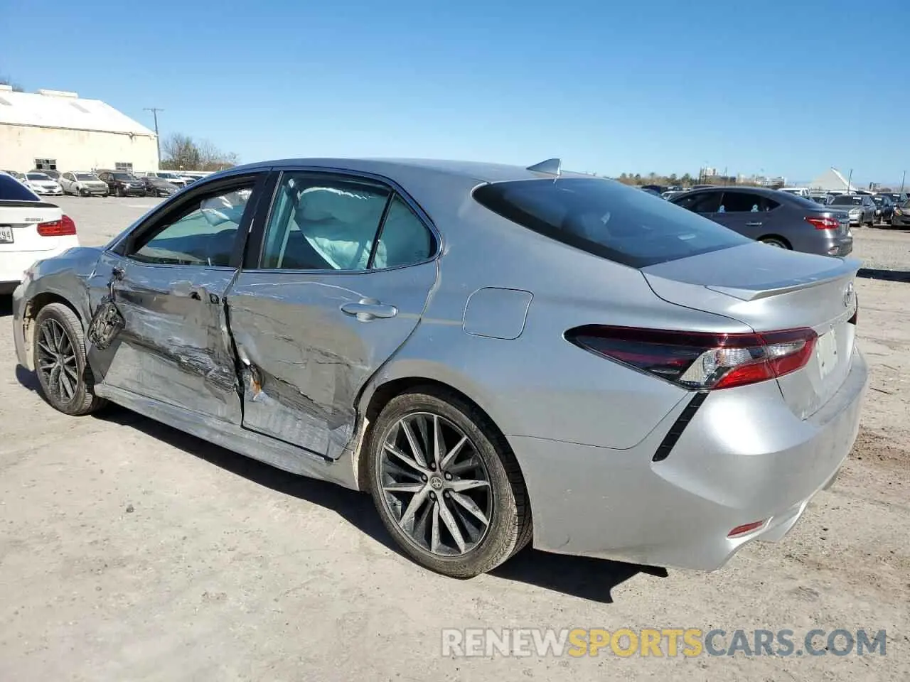 2 fotografías del automóvil dañado 4T1G11AK3MU408214 TOYOTA CAMRY 2021