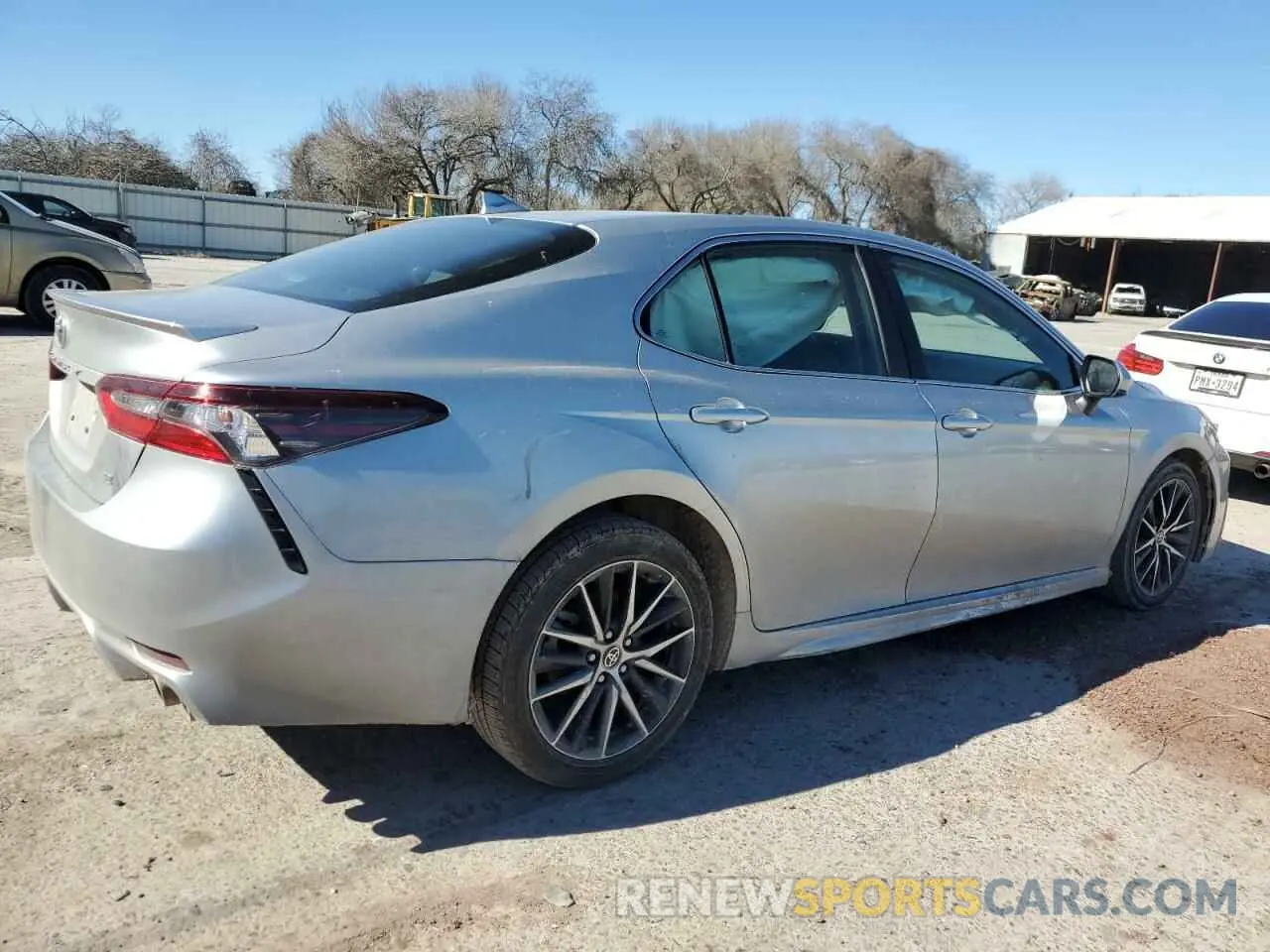 3 fotografías del automóvil dañado 4T1G11AK3MU408214 TOYOTA CAMRY 2021