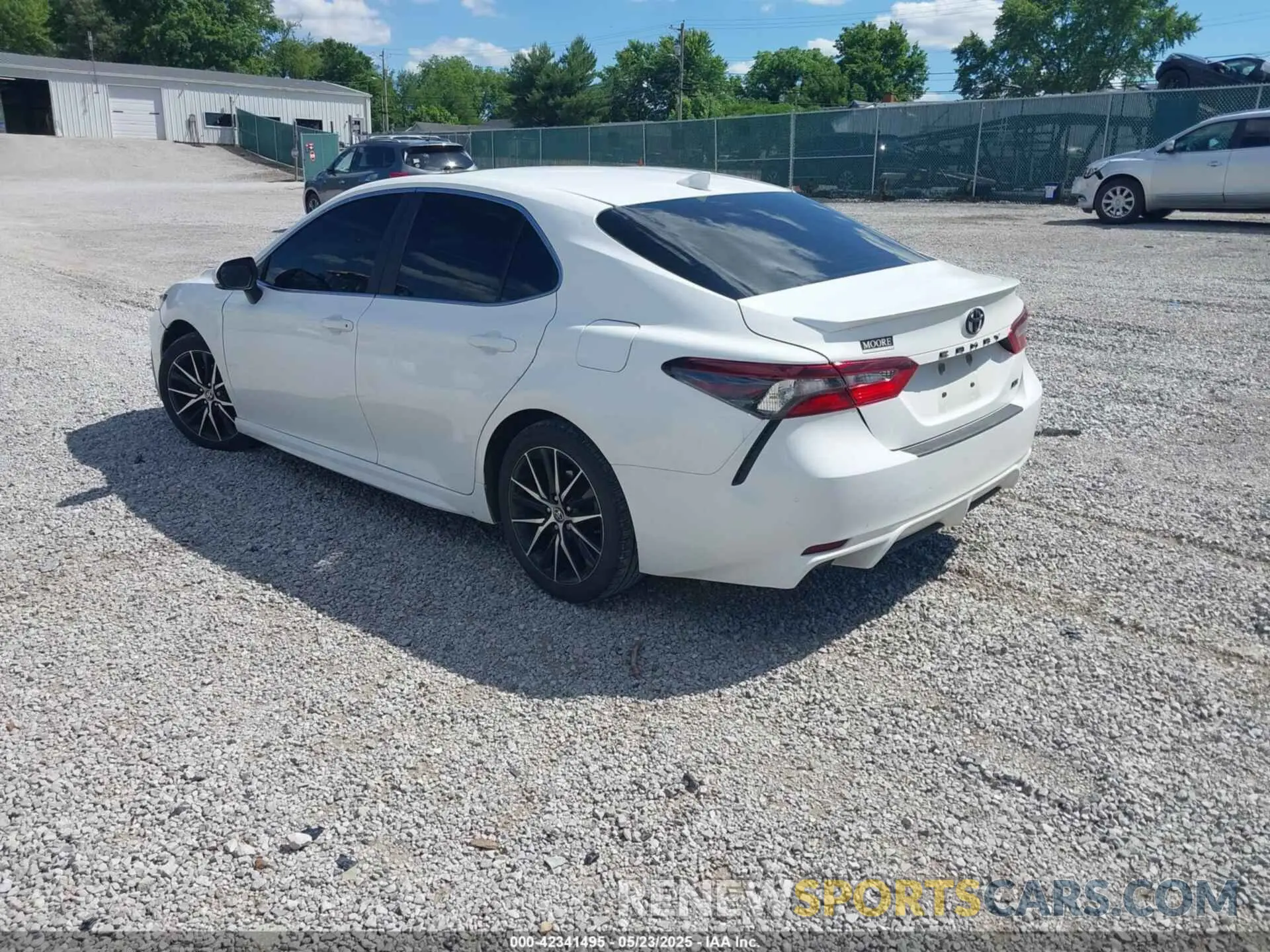 3 fotografías del automóvil dañado 4T1G11AK3MU410111 TOYOTA CAMRY 2021