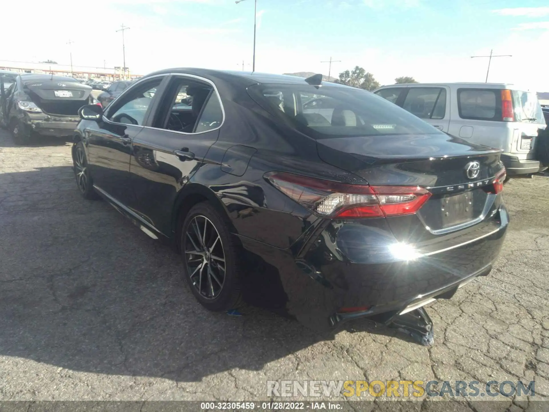 3 fotografías del automóvil dañado 4T1G11AK3MU420010 TOYOTA CAMRY 2021
