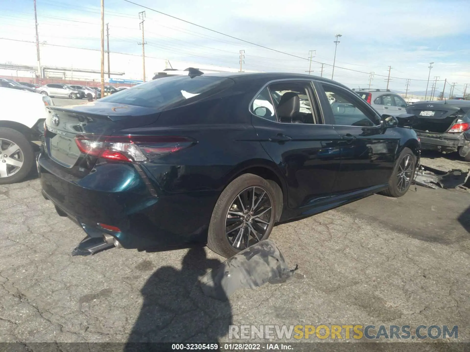 4 fotografías del automóvil dañado 4T1G11AK3MU420010 TOYOTA CAMRY 2021