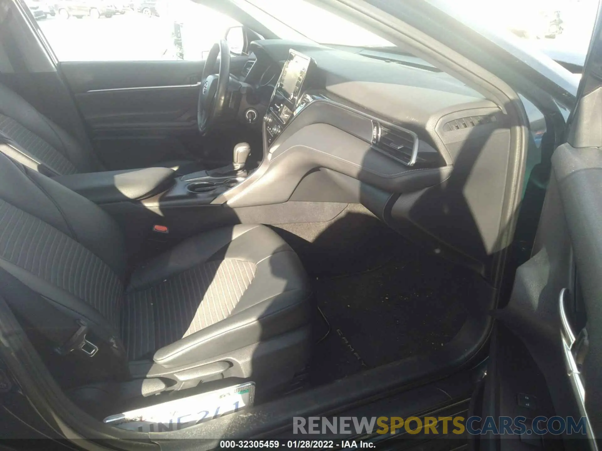 5 fotografías del automóvil dañado 4T1G11AK3MU420010 TOYOTA CAMRY 2021