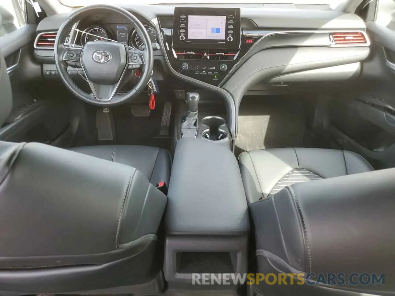 8 fotografías del automóvil dañado 4T1G11AK3MU421982 TOYOTA CAMRY 2021