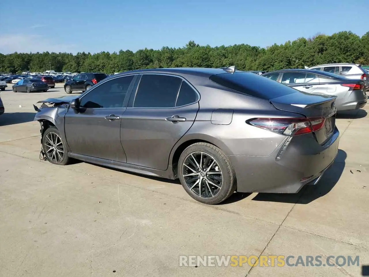2 fotografías del automóvil dañado 4T1G11AK3MU424977 TOYOTA CAMRY 2021