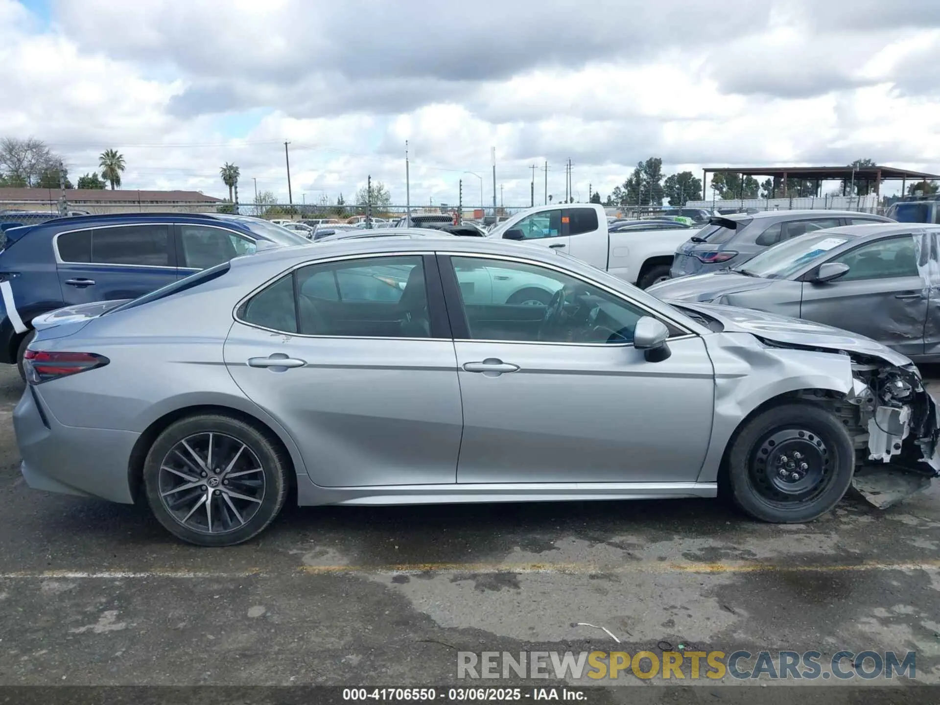 14 fotografías del automóvil dañado 4T1G11AK3MU427586 TOYOTA CAMRY 2021