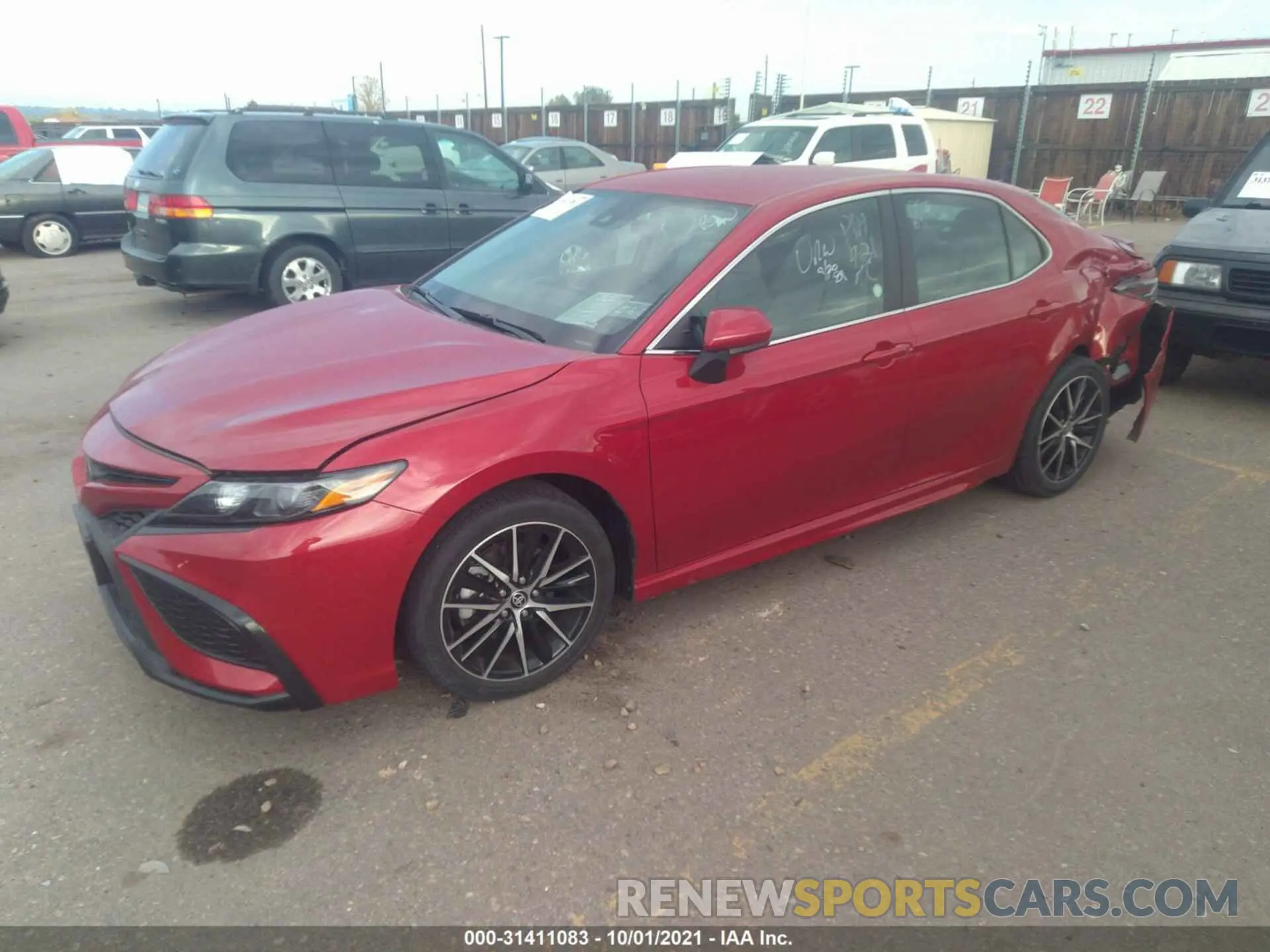 2 fotografías del automóvil dañado 4T1G11AK3MU428513 TOYOTA CAMRY 2021