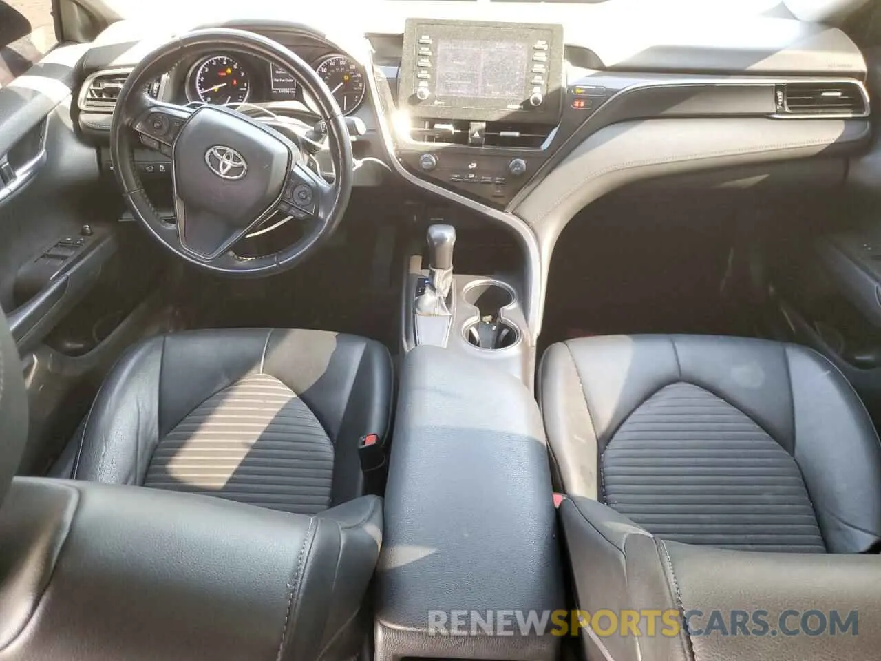 8 fotografías del automóvil dañado 4T1G11AK3MU432044 TOYOTA CAMRY 2021