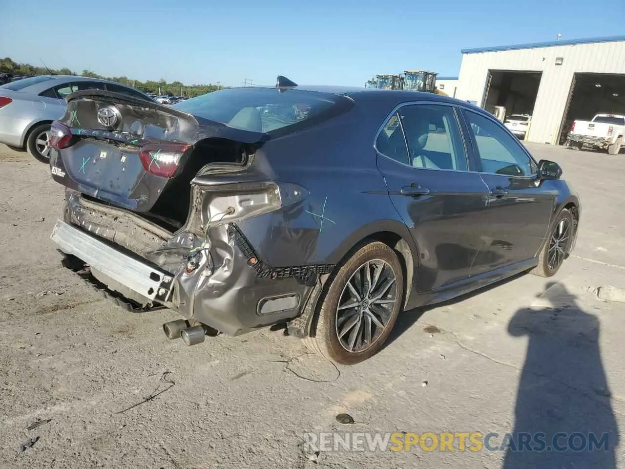 3 fotografías del automóvil dañado 4T1G11AK3MU437552 TOYOTA CAMRY 2021