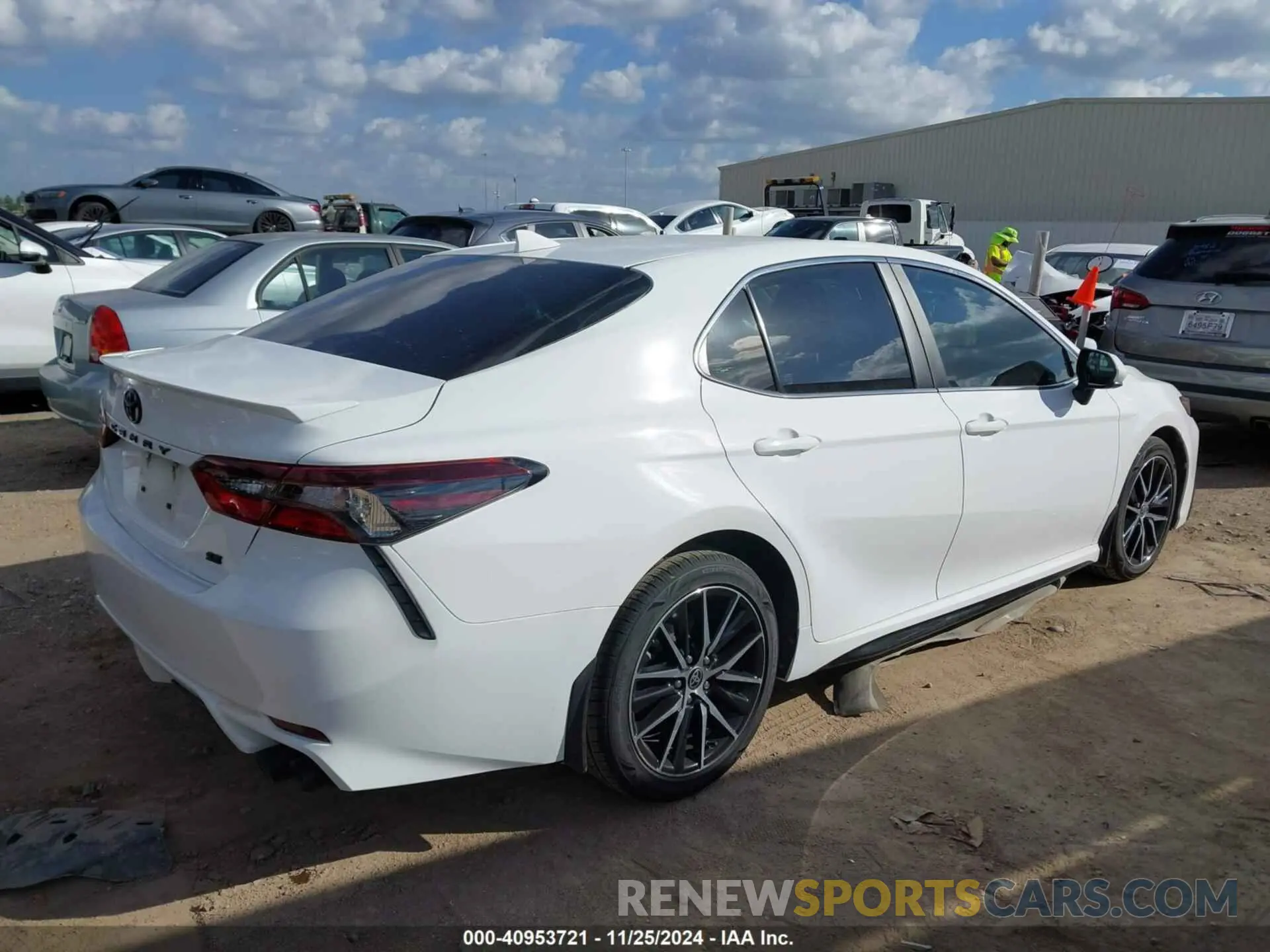 4 fotografías del automóvil dañado 4T1G11AK3MU448177 TOYOTA CAMRY 2021