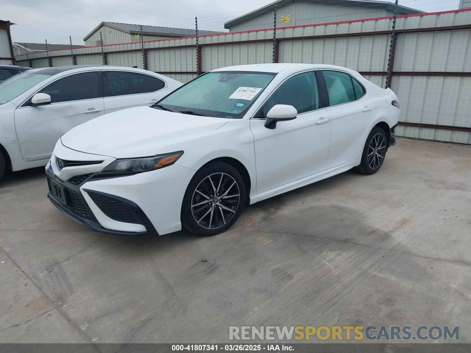 2 fotografías del automóvil dañado 4T1G11AK3MU451421 TOYOTA CAMRY 2021
