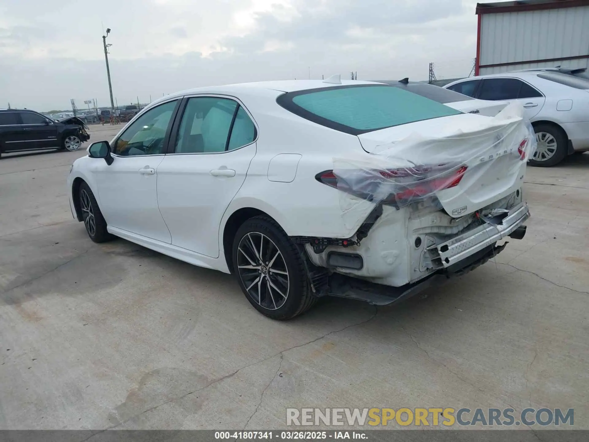 3 fotografías del automóvil dañado 4T1G11AK3MU451421 TOYOTA CAMRY 2021