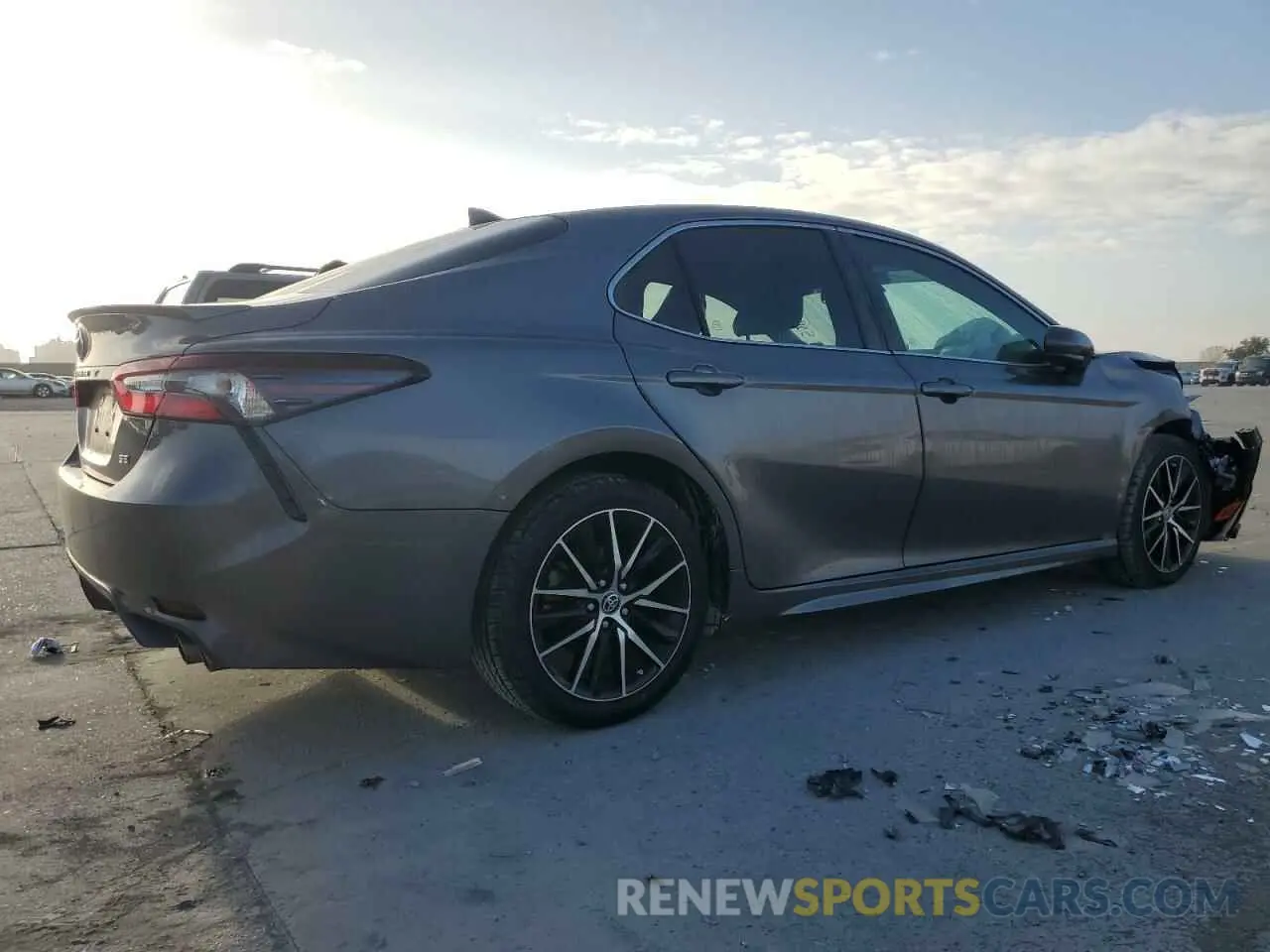 3 fotografías del automóvil dañado 4T1G11AK3MU452049 TOYOTA CAMRY 2021