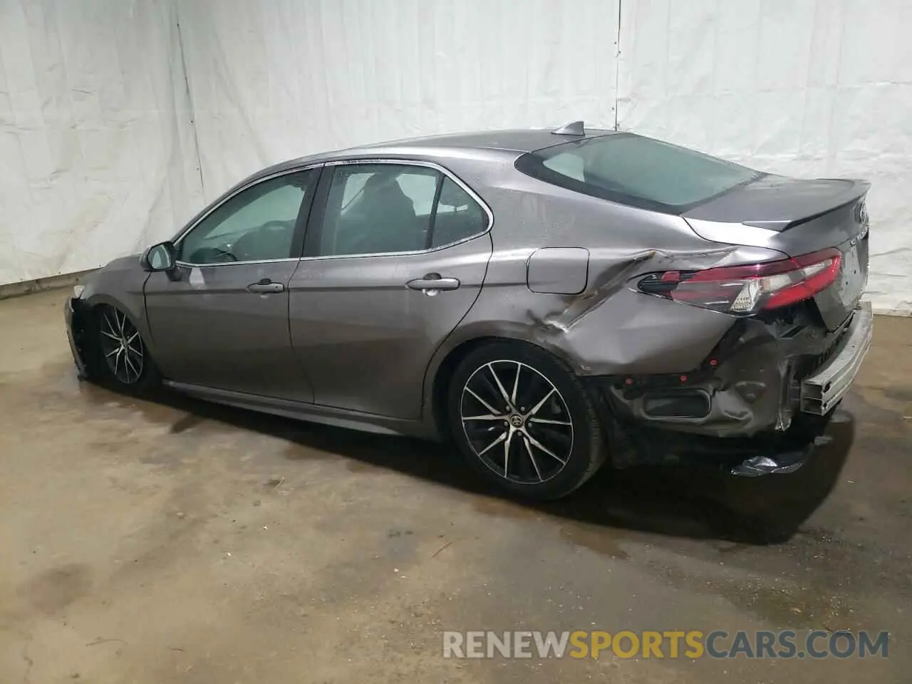 2 fotografías del automóvil dañado 4T1G11AK3MU464136 TOYOTA CAMRY 2021