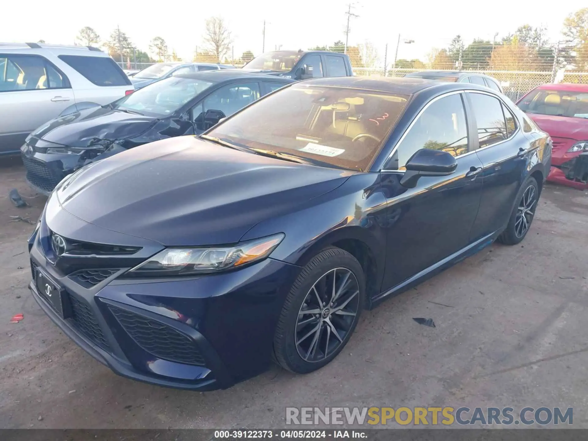 2 fotografías del automóvil dañado 4T1G11AK3MU481177 TOYOTA CAMRY 2021