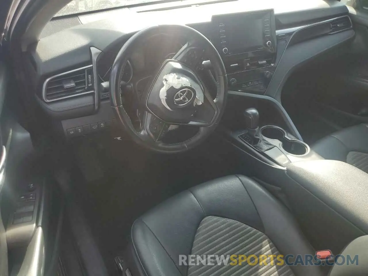 8 fotografías del automóvil dañado 4T1G11AK3MU527185 TOYOTA CAMRY 2021