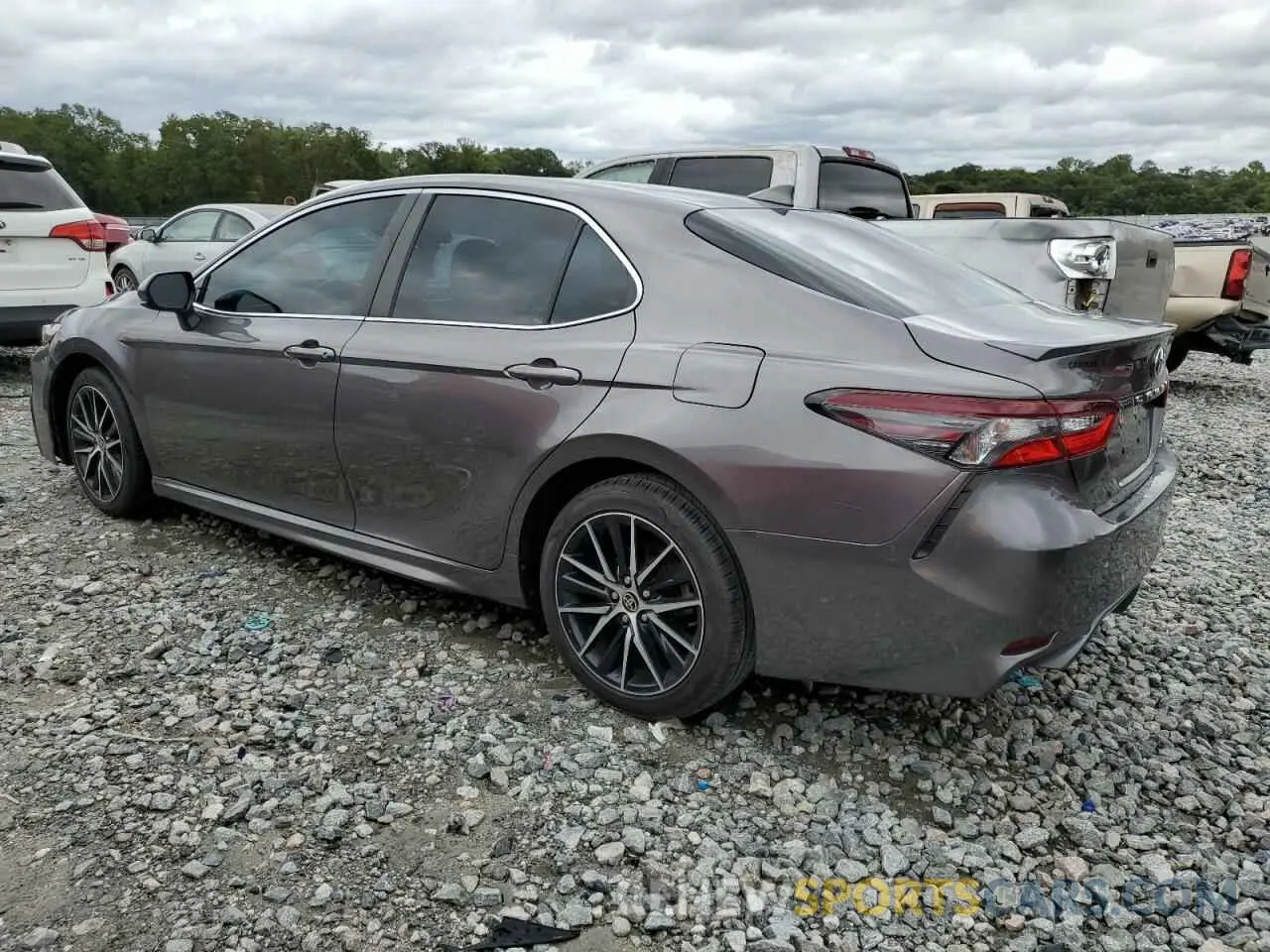 2 fotografías del automóvil dañado 4T1G11AK3MU539045 TOYOTA CAMRY 2021