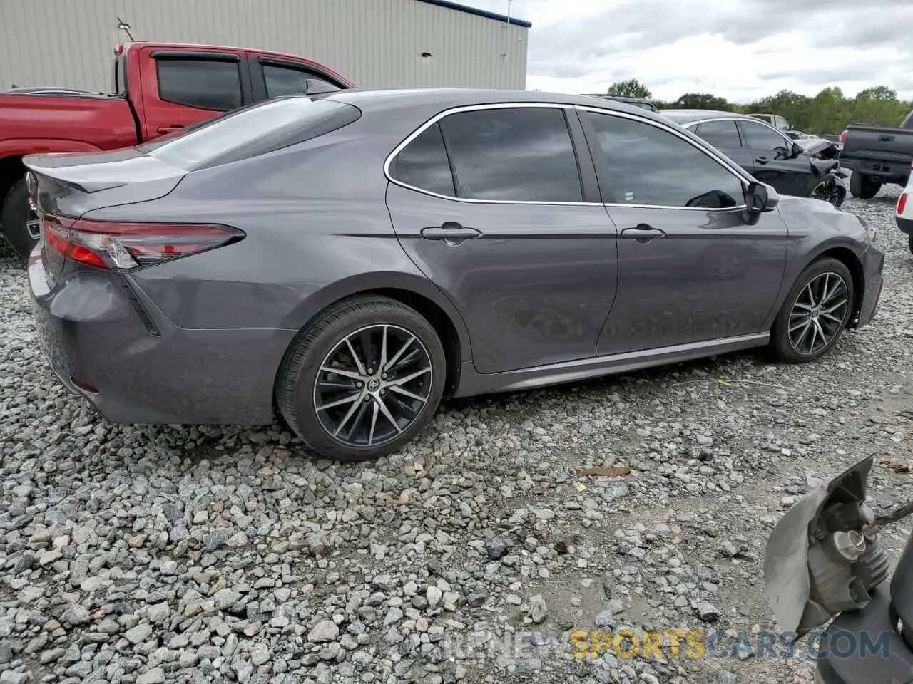 3 fotografías del automóvil dañado 4T1G11AK3MU539045 TOYOTA CAMRY 2021
