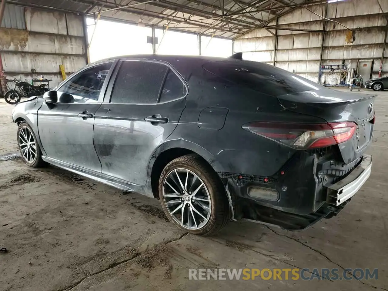 2 fotografías del automóvil dañado 4T1G11AK3MU539885 TOYOTA CAMRY 2021
