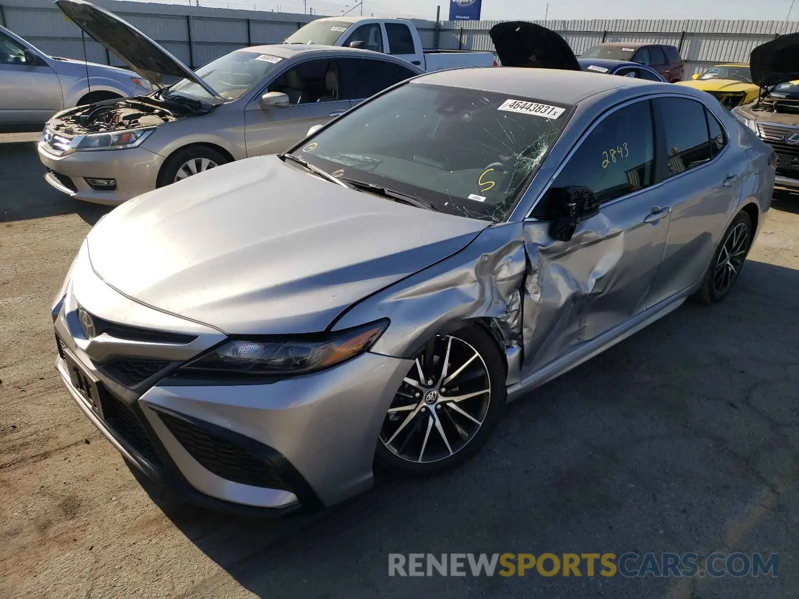 2 fotografías del automóvil dañado 4T1G11AK3MU541989 TOYOTA CAMRY 2021