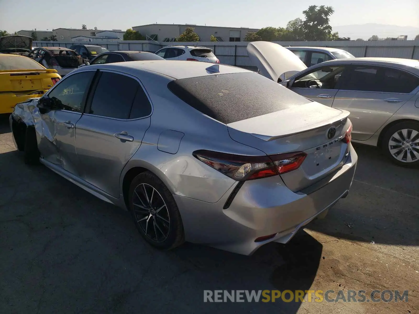 3 fotografías del automóvil dañado 4T1G11AK3MU541989 TOYOTA CAMRY 2021
