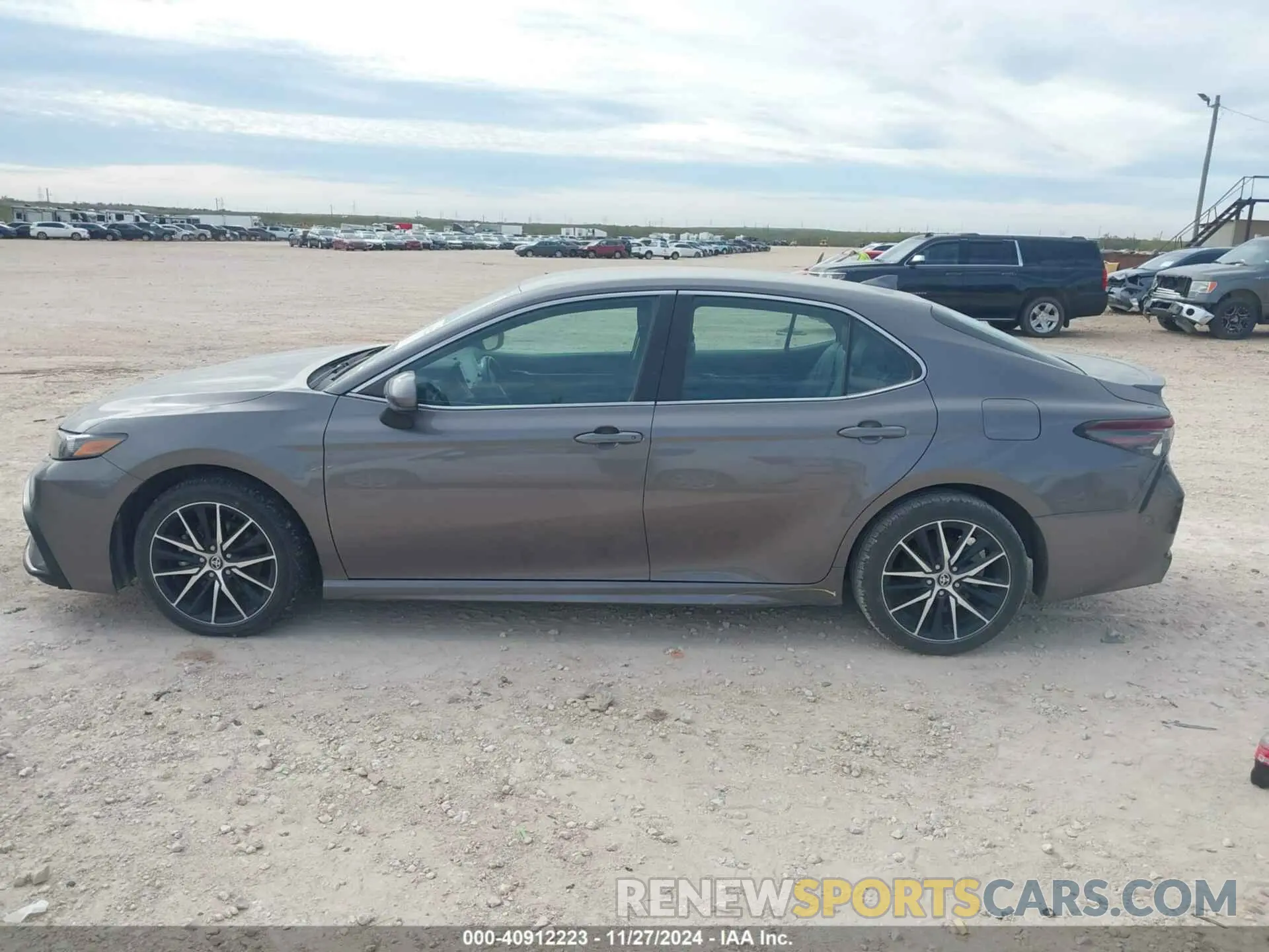 14 fotografías del automóvil dañado 4T1G11AK3MU547730 TOYOTA CAMRY 2021