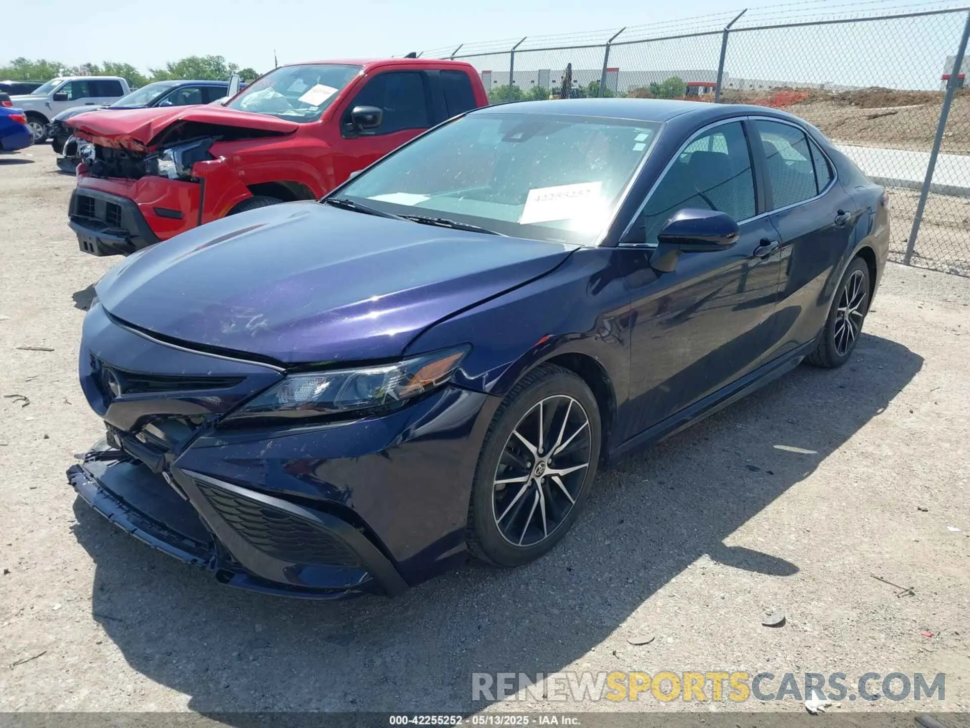 2 fotografías del automóvil dañado 4T1G11AK3MU552152 TOYOTA CAMRY 2021
