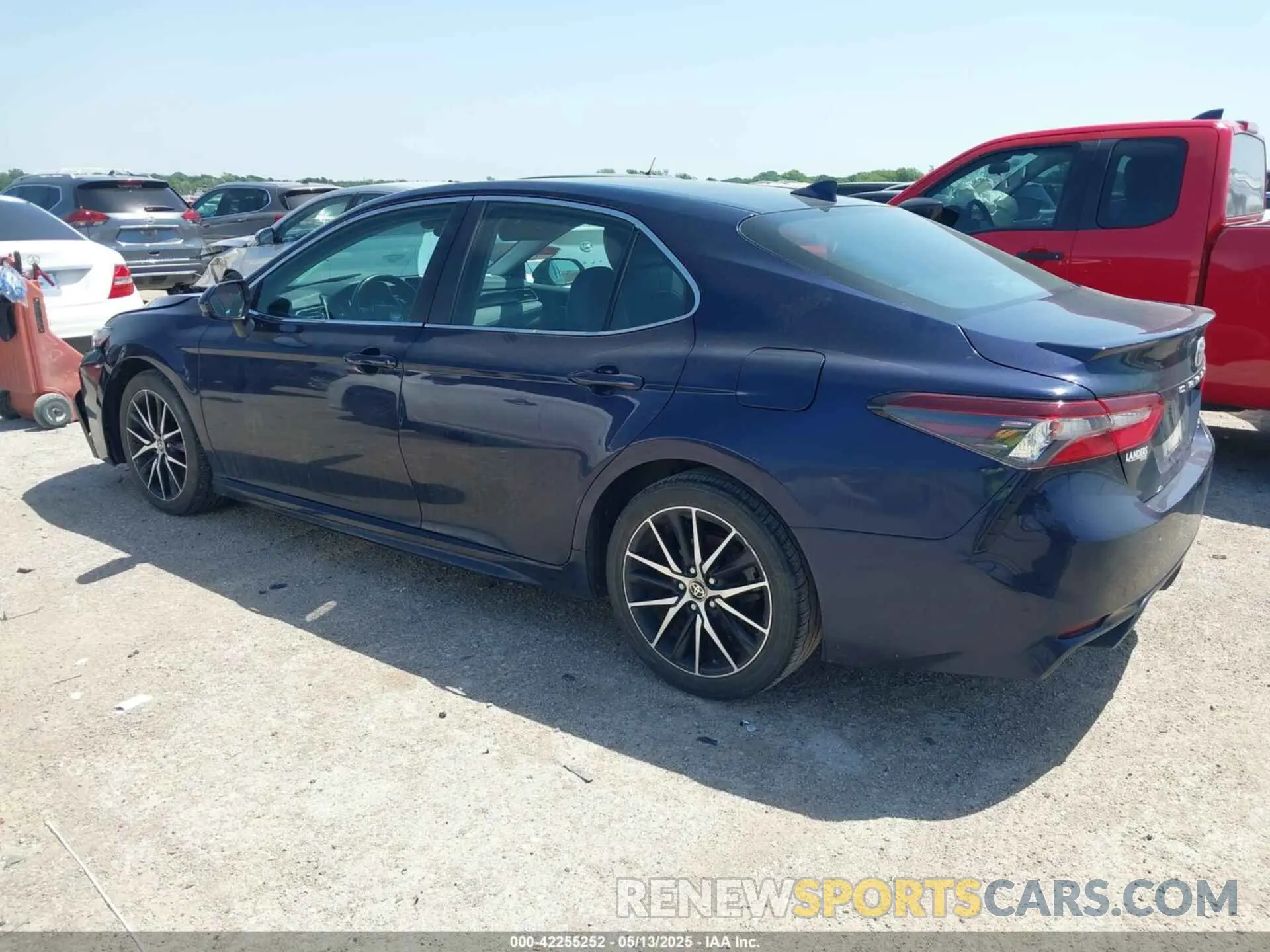 3 fotografías del automóvil dañado 4T1G11AK3MU552152 TOYOTA CAMRY 2021