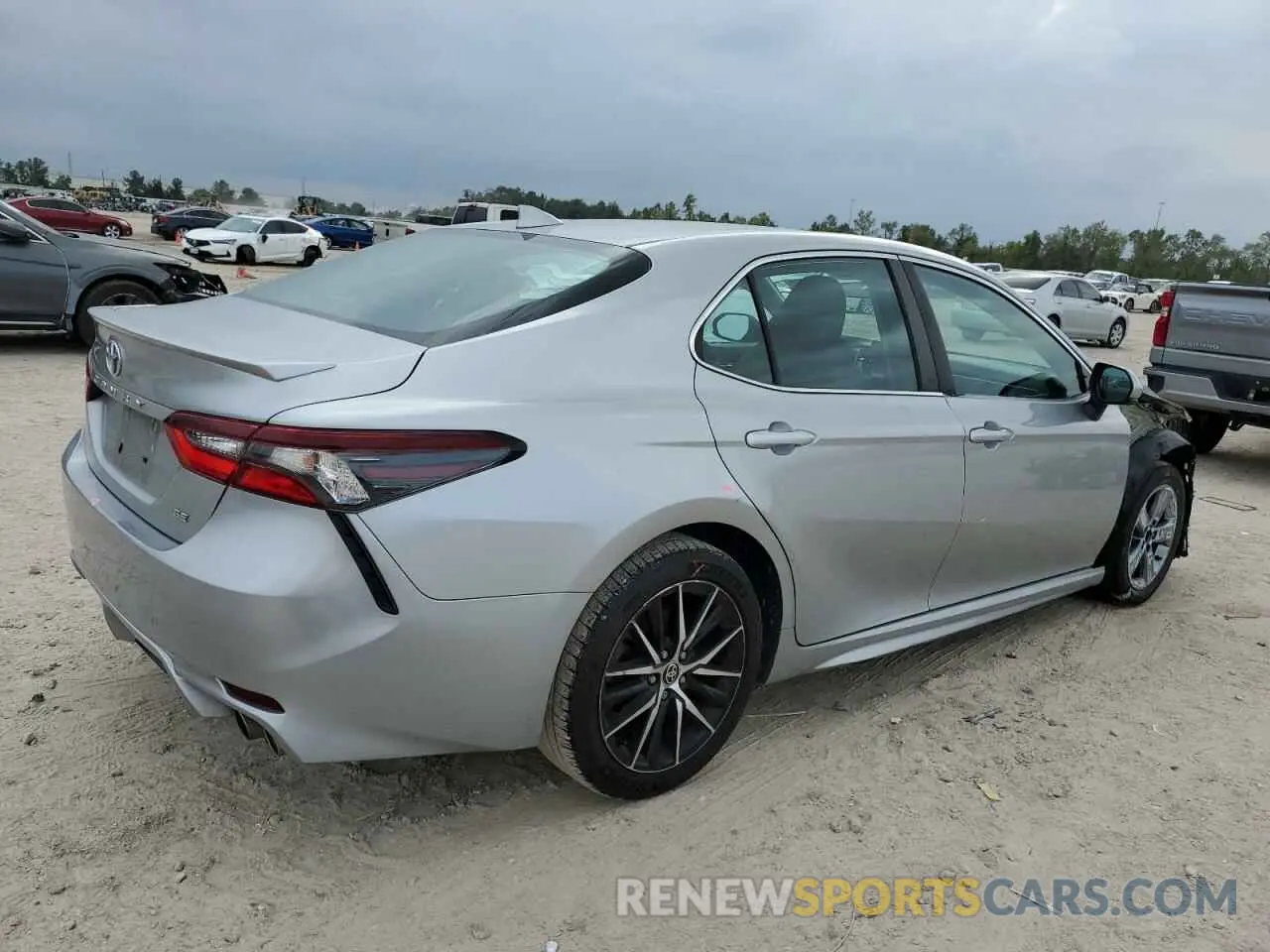 3 fotografías del automóvil dañado 4T1G11AK3MU558243 TOYOTA CAMRY 2021