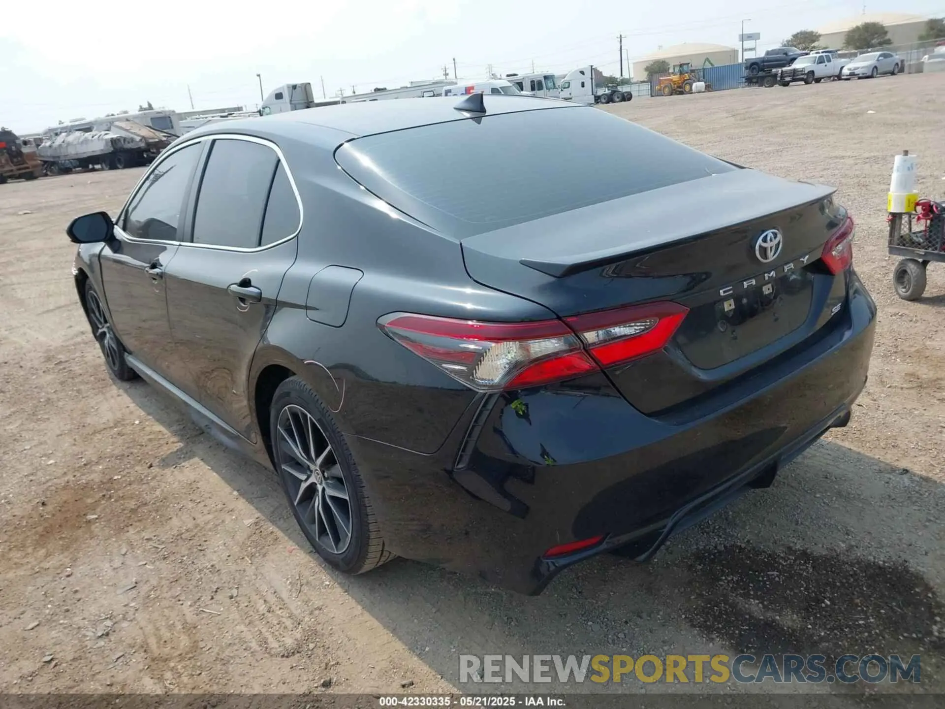 3 fotografías del automóvil dañado 4T1G11AK3MU558775 TOYOTA CAMRY 2021