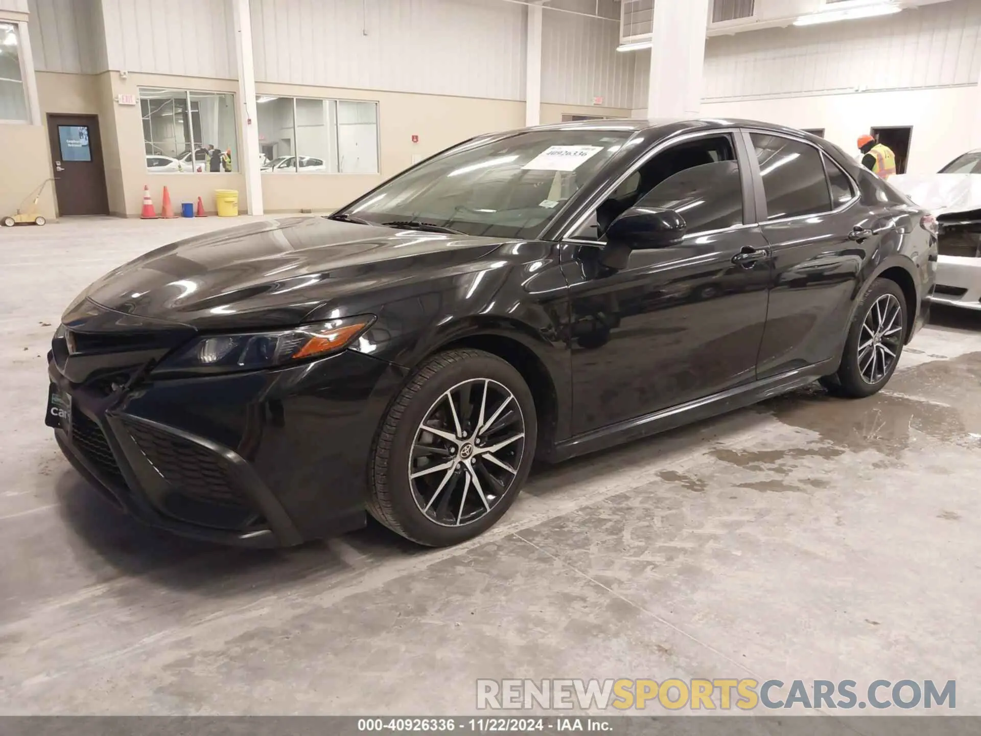 2 fotografías del automóvil dañado 4T1G11AK3MU590903 TOYOTA CAMRY 2021