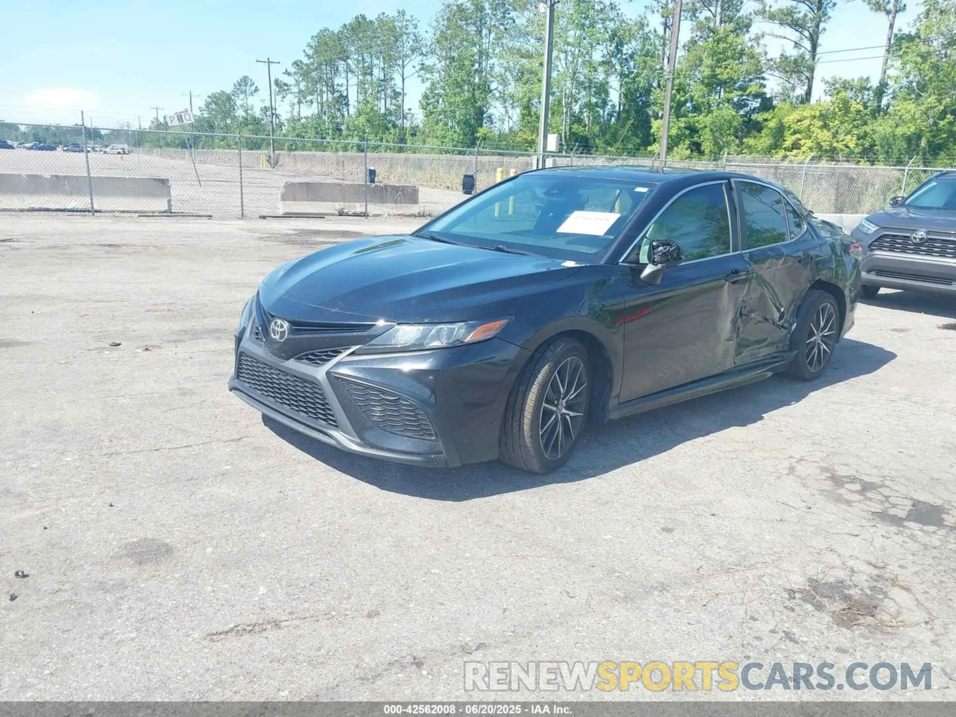 2 fotografías del automóvil dañado 4T1G11AK4MU402373 TOYOTA CAMRY 2021