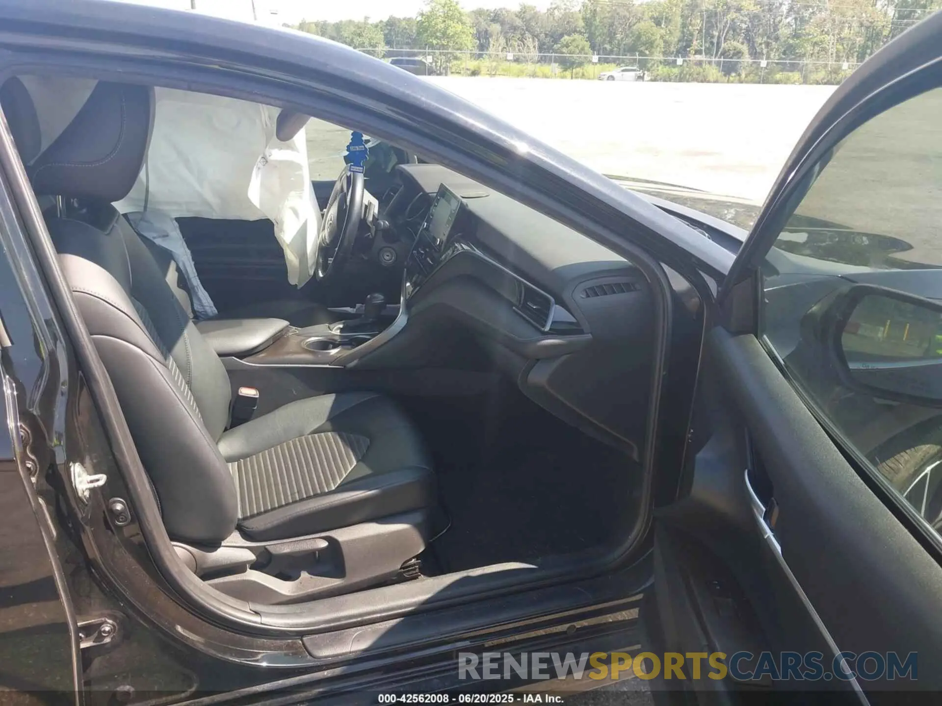5 fotografías del automóvil dañado 4T1G11AK4MU402373 TOYOTA CAMRY 2021