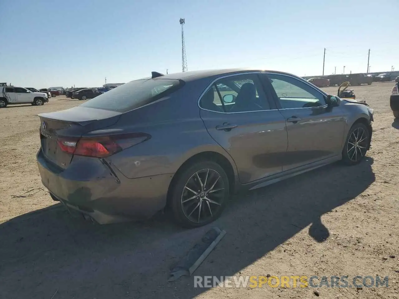 3 fotografías del automóvil dañado 4T1G11AK4MU411137 TOYOTA CAMRY 2021