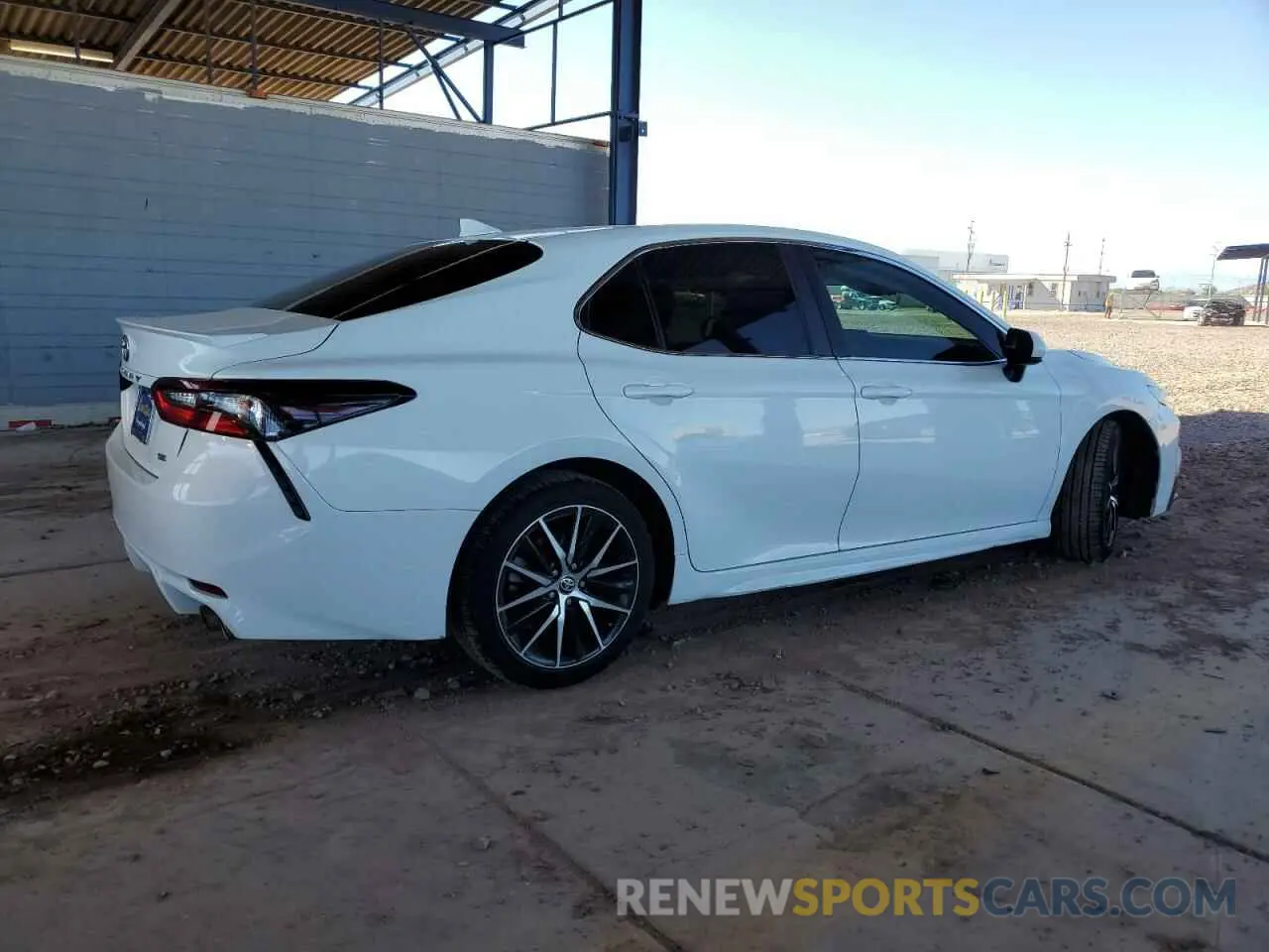 3 fotografías del automóvil dañado 4T1G11AK4MU412451 TOYOTA CAMRY 2021