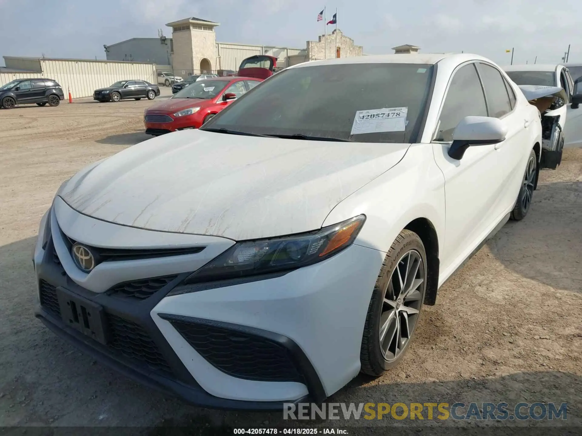 2 fotografías del automóvil dañado 4T1G11AK4MU496335 TOYOTA CAMRY 2021