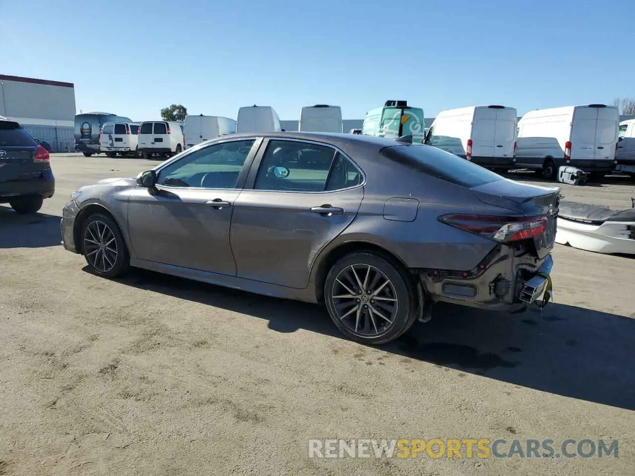 2 fotografías del automóvil dañado 4T1G11AK4MU531729 TOYOTA CAMRY 2021