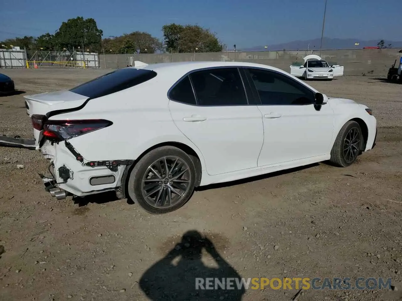 3 fotografías del automóvil dañado 4T1G11AK4MU535358 TOYOTA CAMRY 2021