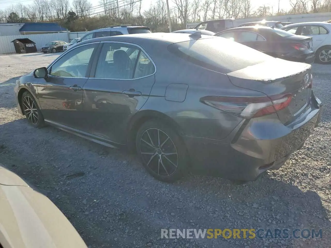2 fotografías del automóvil dañado 4T1G11AK4MU550703 TOYOTA CAMRY 2021