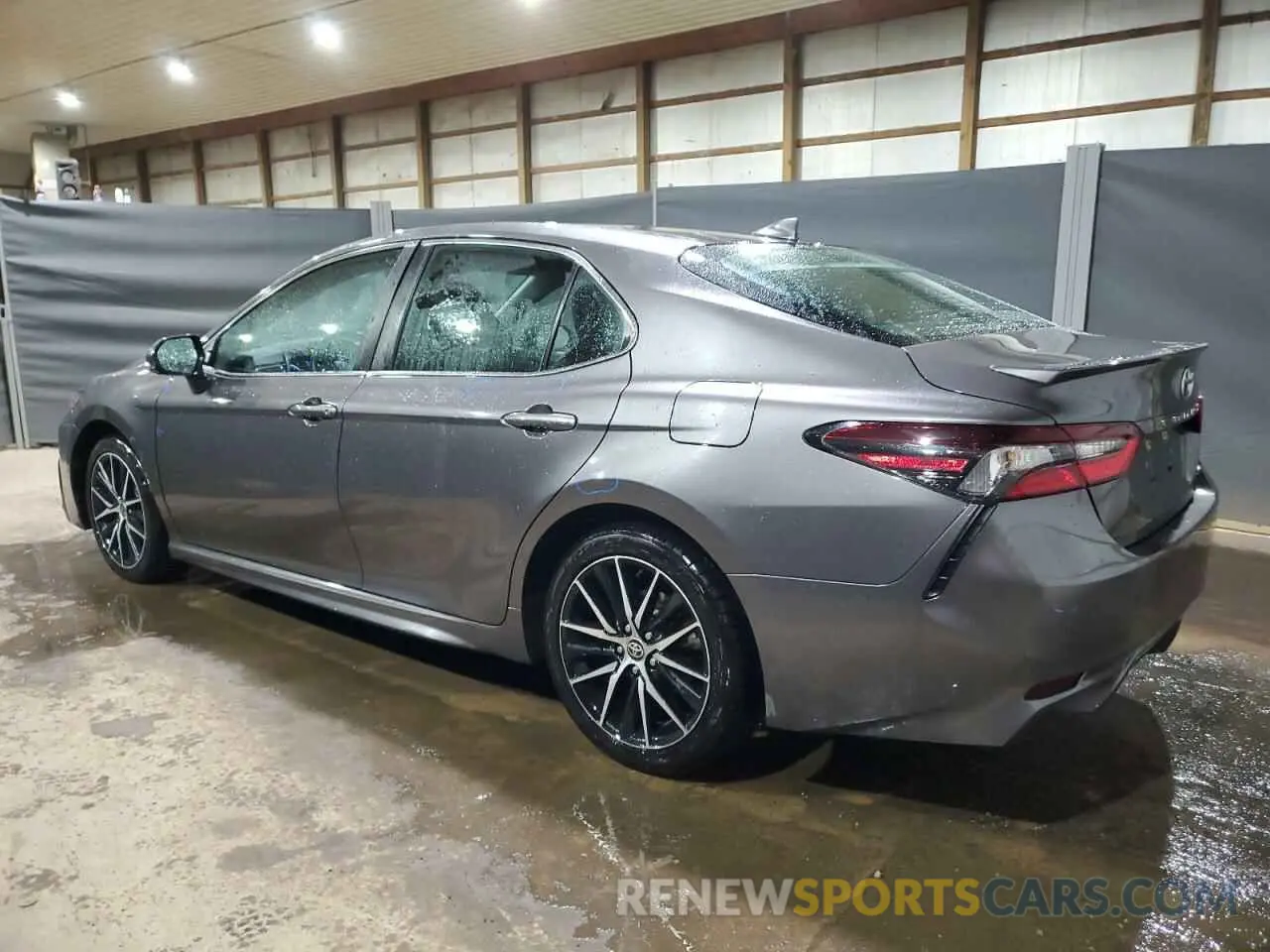 2 fotografías del automóvil dañado 4T1G11AK4MU562267 TOYOTA CAMRY 2021