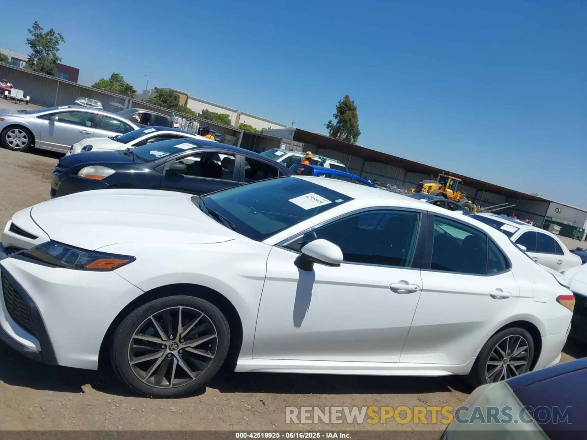 14 fotografías del automóvil dañado 4T1G11AK4MU594264 TOYOTA CAMRY 2021